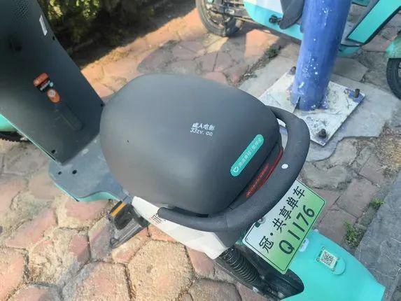 车上出现大量涉黄涉诈广告“”、“深夜福利”共享单(图1)